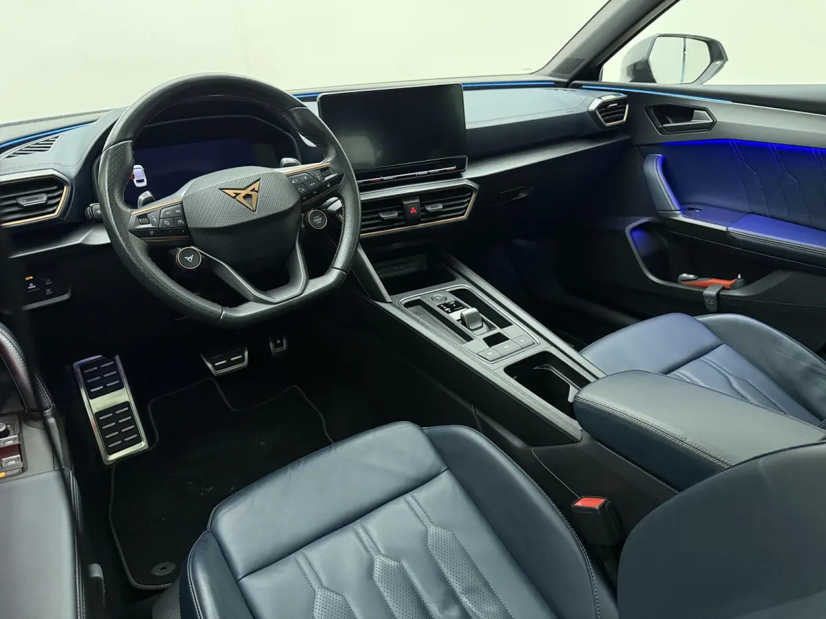 1.4 e-Hybrid VZ Copper Edition | Panoramadak | Lederen Bekleding | Elek. Stoel | Virtual Cockpit | Sfeerverlichting | Elektrische Kofferklep |