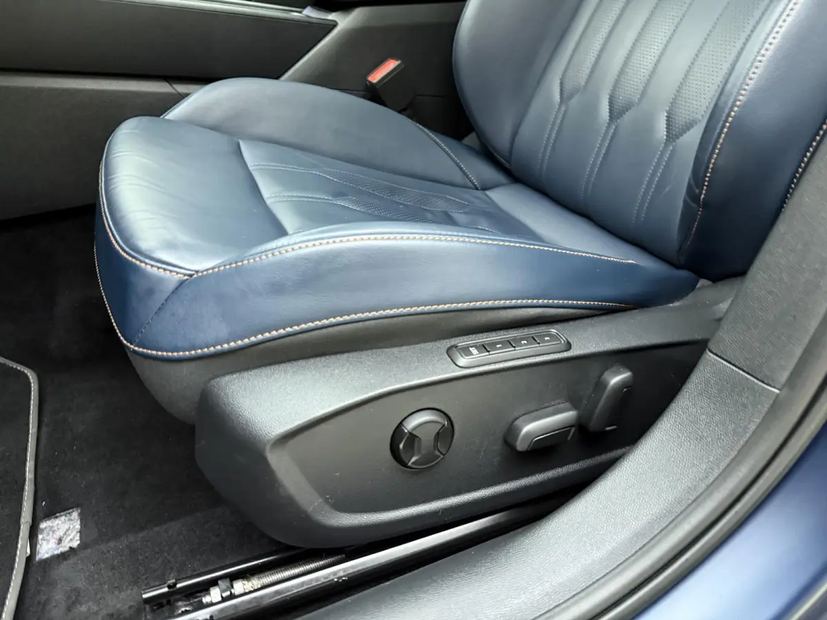 1.4 e-Hybrid VZ Copper Edition | Panoramadak | Lederen Bekleding | Elek. Stoel | Virtual Cockpit | Sfeerverlichting | Elektrische Kofferklep |