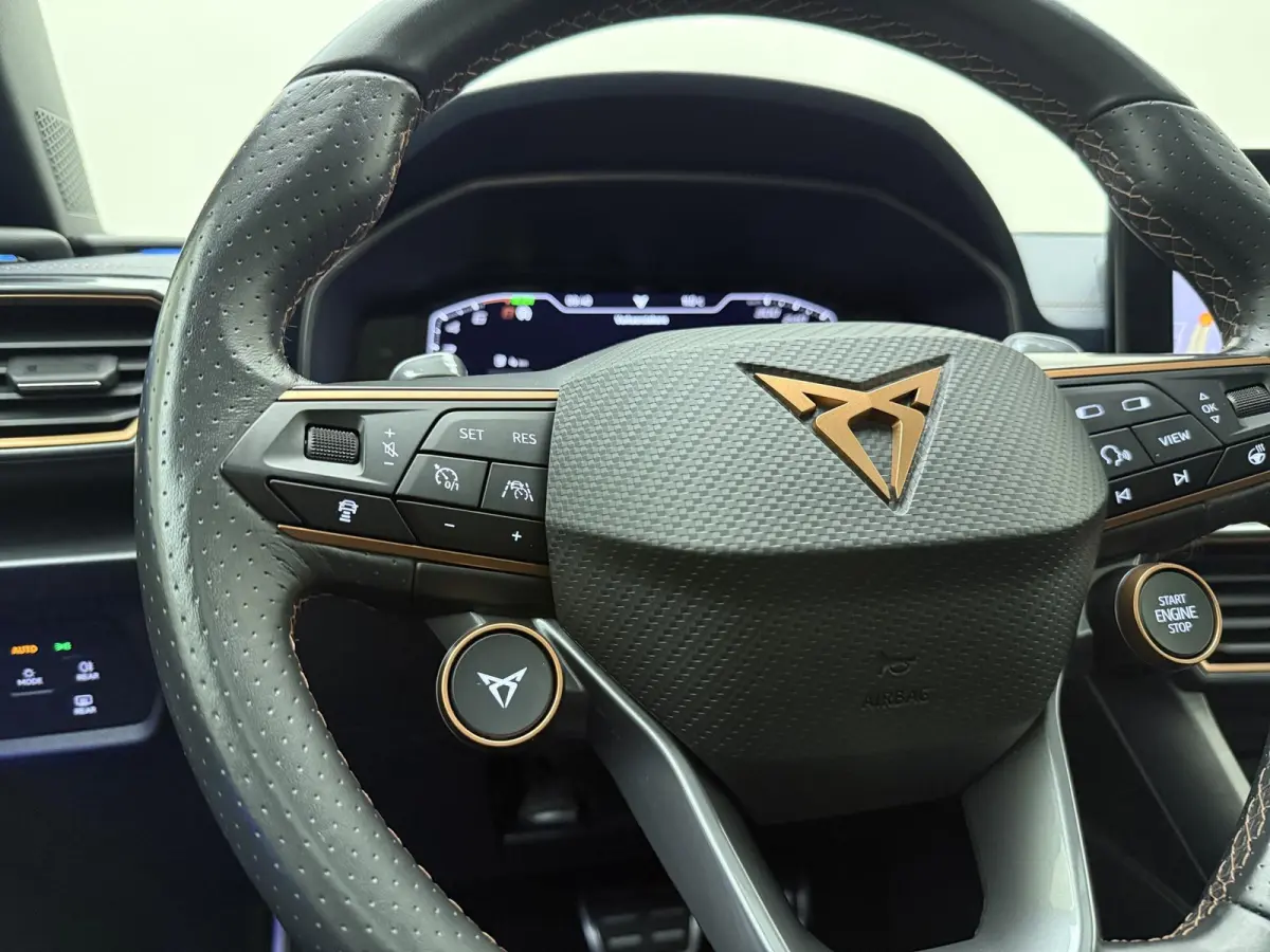 1.4 e-Hybrid VZ Copper Edition | Panoramadak | Lederen Bekleding | Elek. Stoel | Virtual Cockpit | Sfeerverlichting | Elektrische Kofferklep |