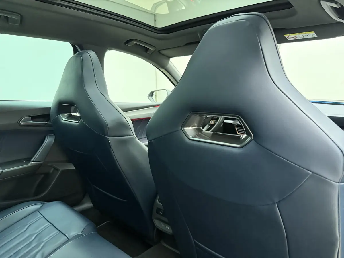 1.4 e-Hybrid VZ Copper Edition | Panoramadak | Lederen Bekleding | Elek. Stoel | Virtual Cockpit | Sfeerverlichting | Elektrische Kofferklep |