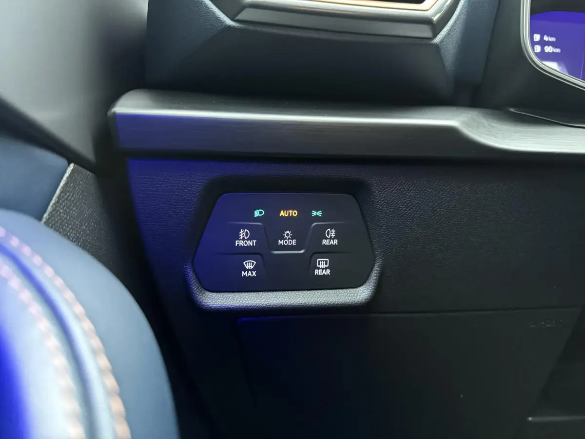 1.4 e-Hybrid VZ Copper Edition | Panoramadak | Lederen Bekleding | Elek. Stoel | Virtual Cockpit | Sfeerverlichting | Elektrische Kofferklep |