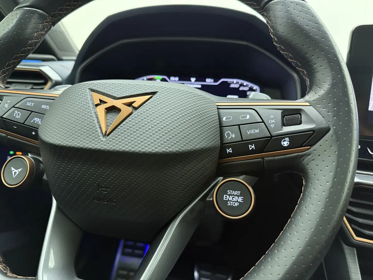 1.4 e-Hybrid VZ Copper Edition | Panoramadak | Lederen Bekleding | Elek. Stoel | Virtual Cockpit | Sfeerverlichting | Elektrische Kofferklep |