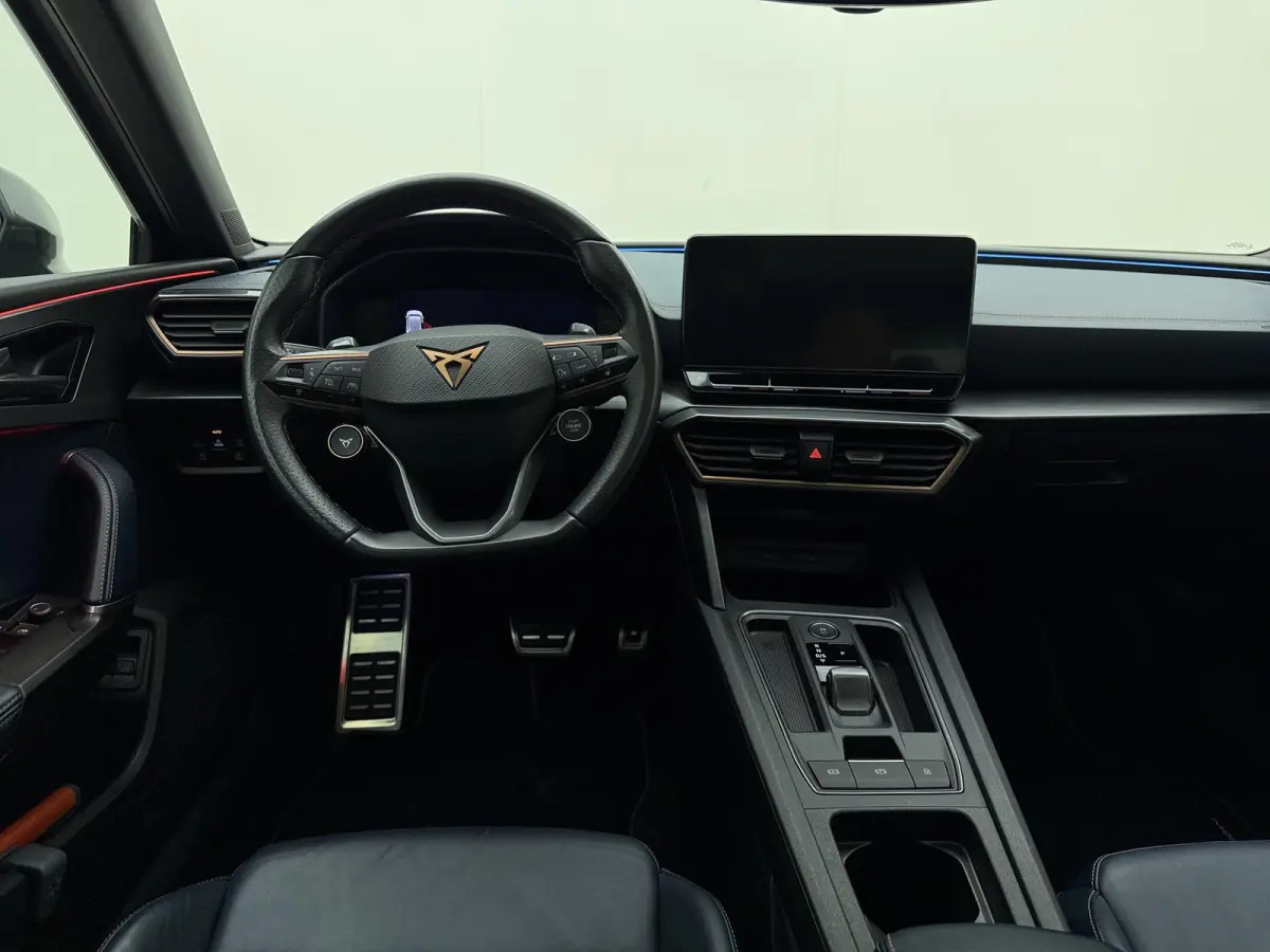1.4 e-Hybrid VZ Copper Edition | Panoramadak | Lederen Bekleding | Elek. Stoel | Virtual Cockpit | Sfeerverlichting | Elektrische Kofferklep |