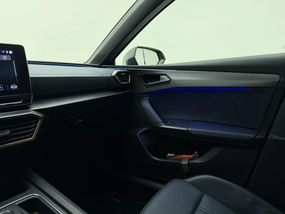 1.4 e-Hybrid VZ Copper Edition | Panoramadak | Lederen Bekleding | Elek. Stoel | Virtual Cockpit | Sfeerverlichting | Elektrische Kofferklep |