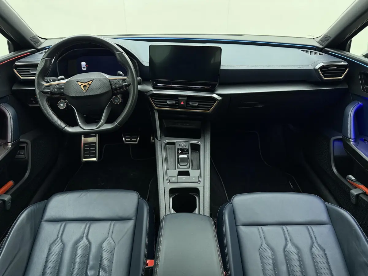 1.4 e-Hybrid VZ Copper Edition | Panoramadak | Lederen Bekleding | Elek. Stoel | Virtual Cockpit | Sfeerverlichting | Elektrische Kofferklep |