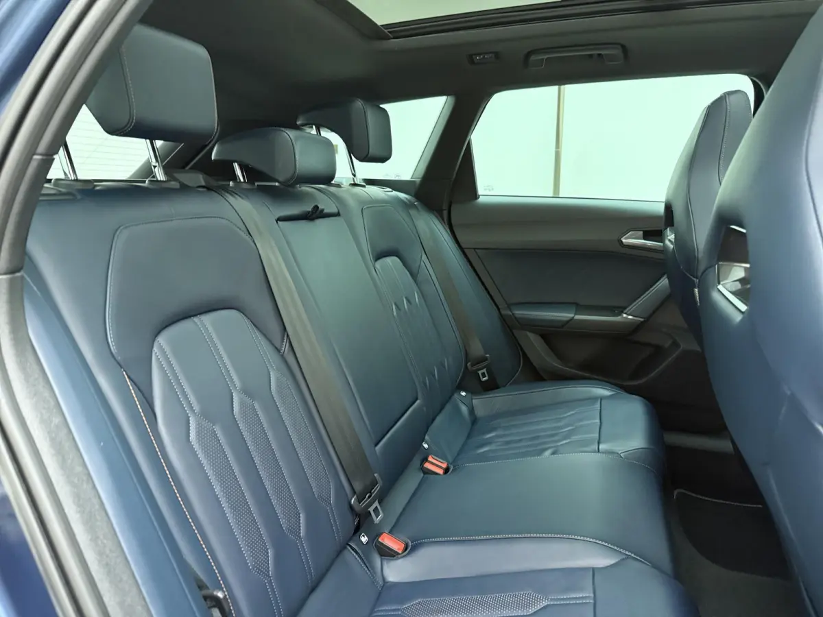 1.4 e-Hybrid VZ Copper Edition | Panoramadak | Lederen Bekleding | Elek. Stoel | Virtual Cockpit | Sfeerverlichting | Elektrische Kofferklep |