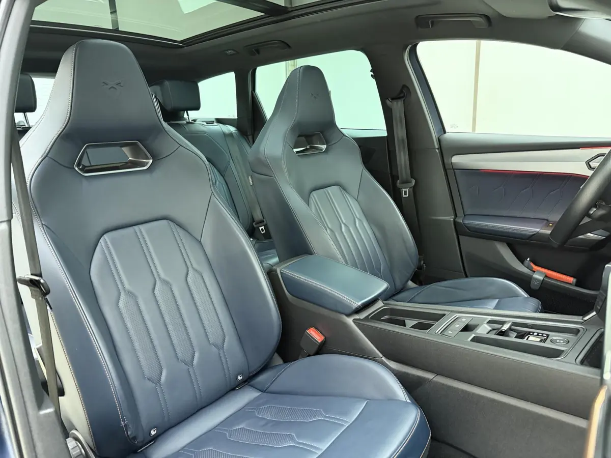 1.4 e-Hybrid VZ Copper Edition | Panoramadak | Lederen Bekleding | Elek. Stoel | Virtual Cockpit | Sfeerverlichting | Elektrische Kofferklep |