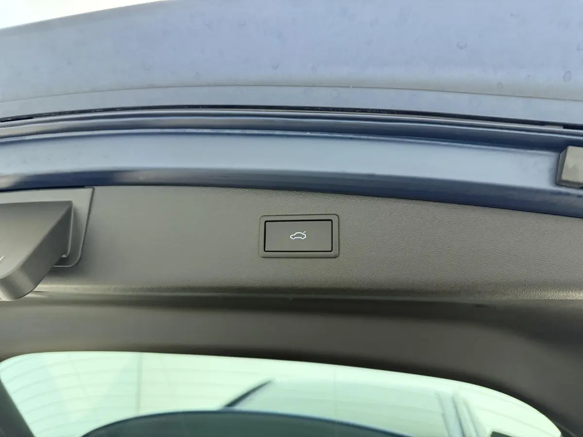 1.4 e-Hybrid VZ Copper Edition | Panoramadak | Lederen Bekleding | Elek. Stoel | Virtual Cockpit | Sfeerverlichting | Elektrische Kofferklep |