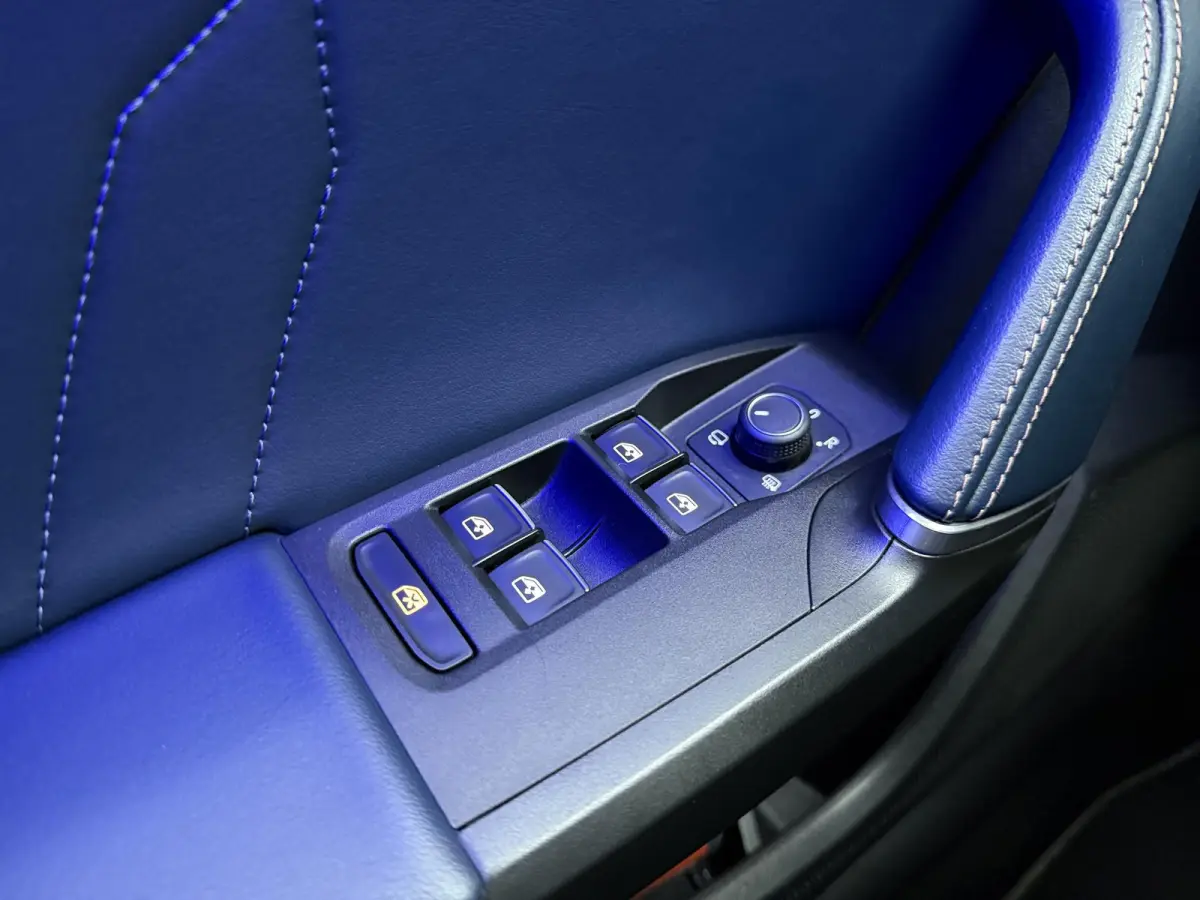 1.4 e-Hybrid VZ Copper Edition | Panoramadak | Lederen Bekleding | Elek. Stoel | Virtual Cockpit | Sfeerverlichting | Elektrische Kofferklep |