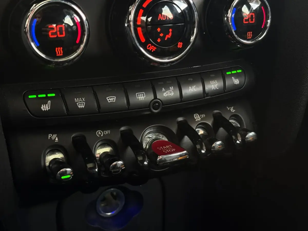 Mini 2.0 S Chili Serious Business (Dealer OnderH, Panoramadak, Head-up, Navi Pro, Parkeerhulp, Stoelv, Etc)