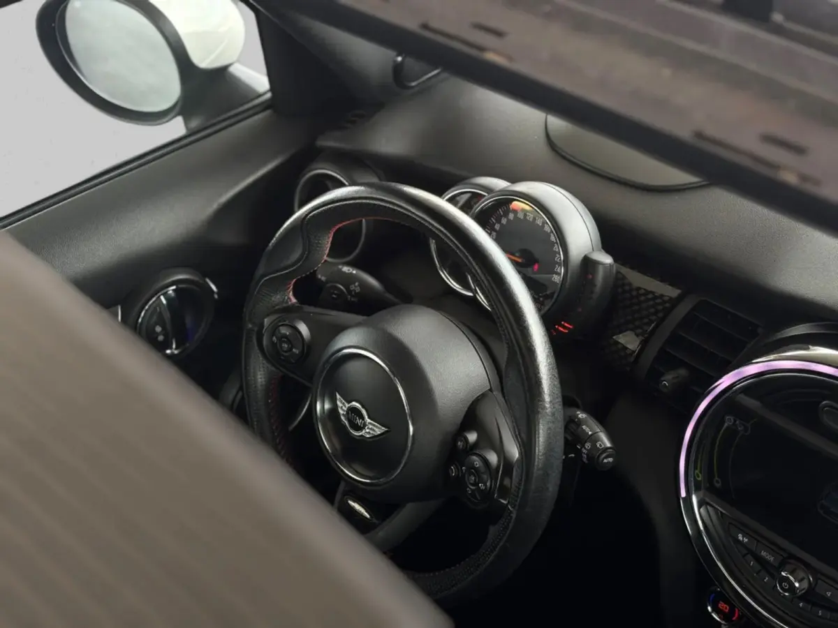 Mini 2.0 S Chili Serious Business (Dealer OnderH, Panoramadak, Head-up, Navi Pro, Parkeerhulp, Stoelv, Etc)