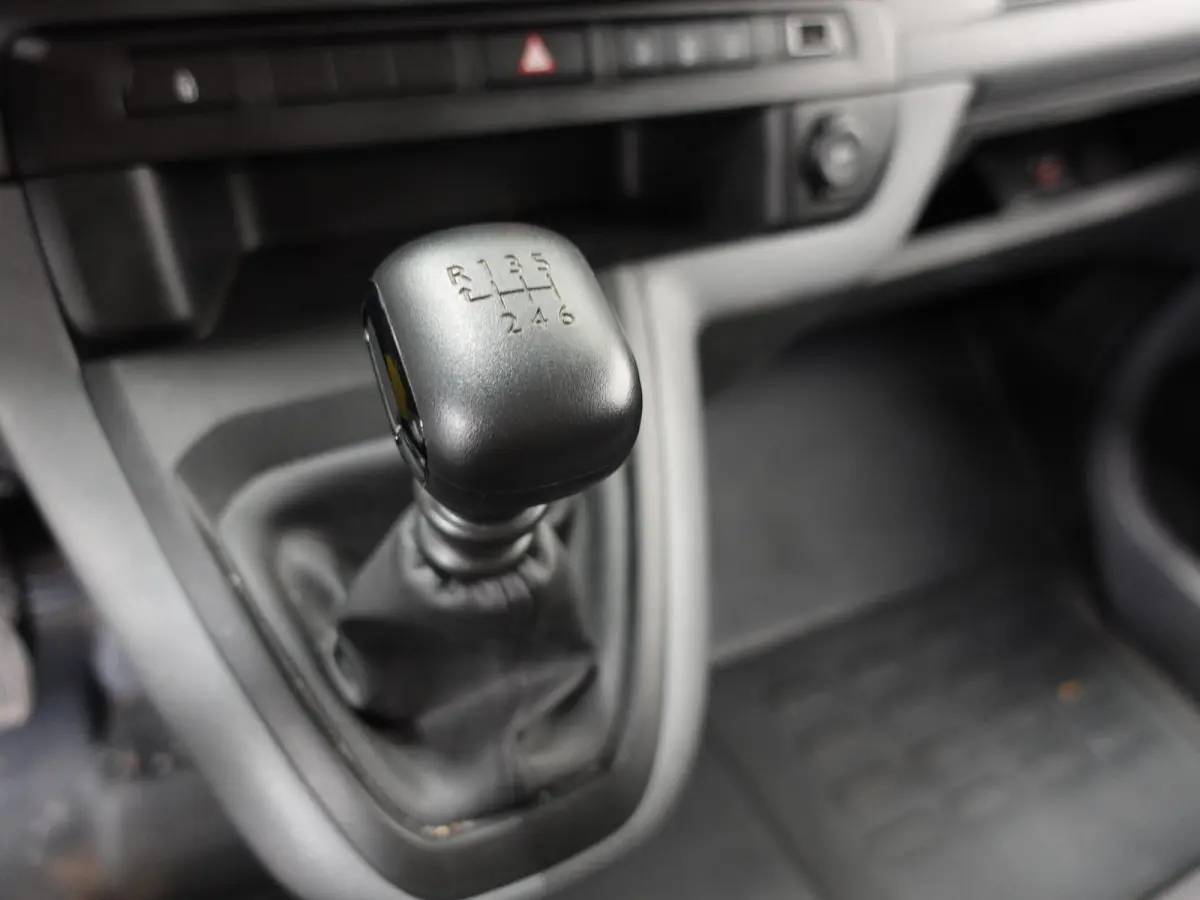 1.5 CDTI L2H1 9persoons PERSONENBUS Prijs incl. BTW/BPM Cruise Control  Parkeersensoren Achter  Bluetooth Airco Voor en Achter  Schuifdeur Rechts en Links