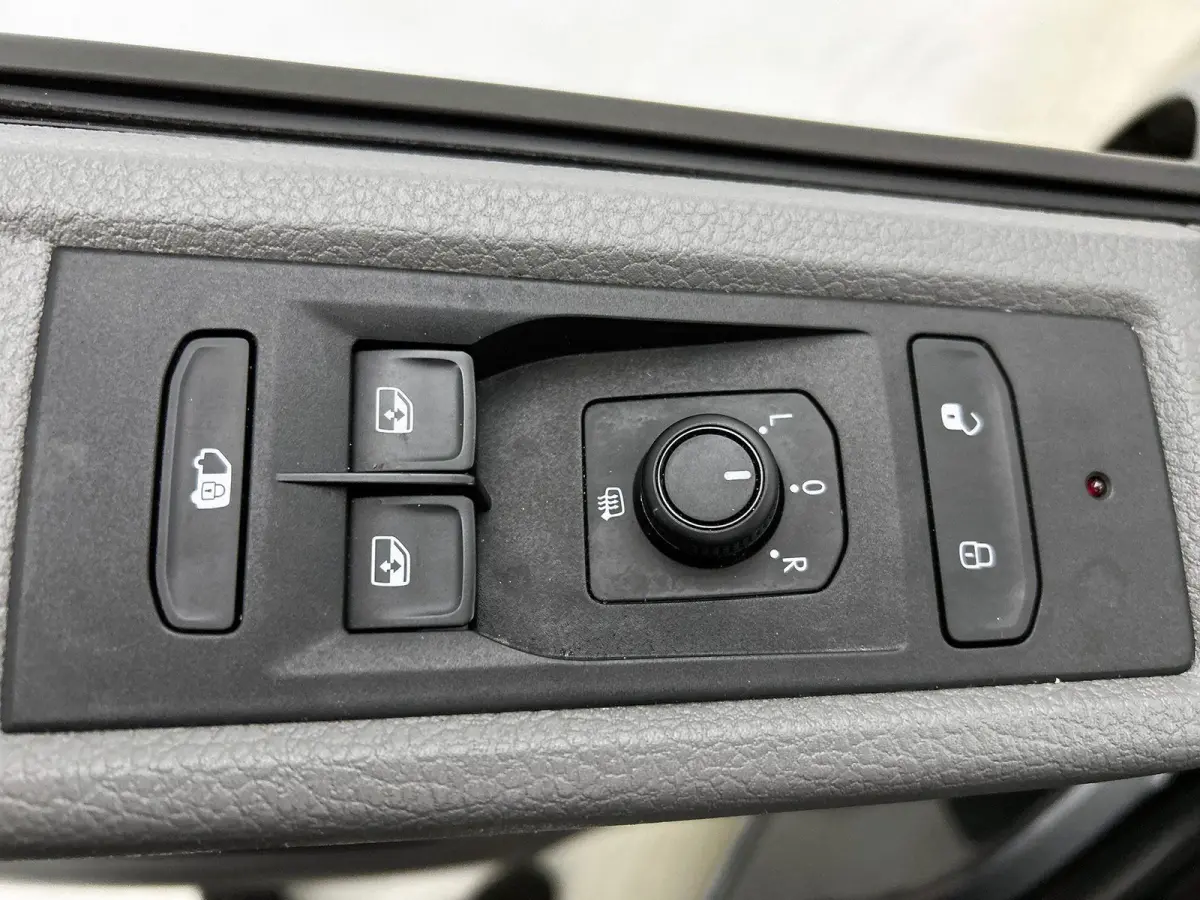 2.0 TDI L2H1 Automaat Dubbele Cabine Airco Cruise Control Navigatie Parkeersensoren