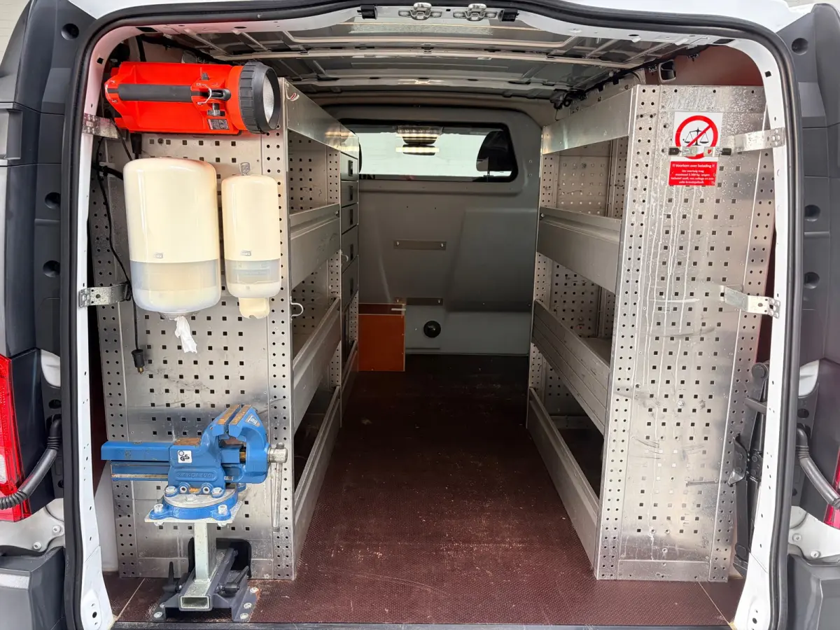 Servicewagen Automaat 114 CDI 140pk L1H1 BOTT inrichting, Victron omvormer v230, Standkachel, RIJKLAARPRIJS!
