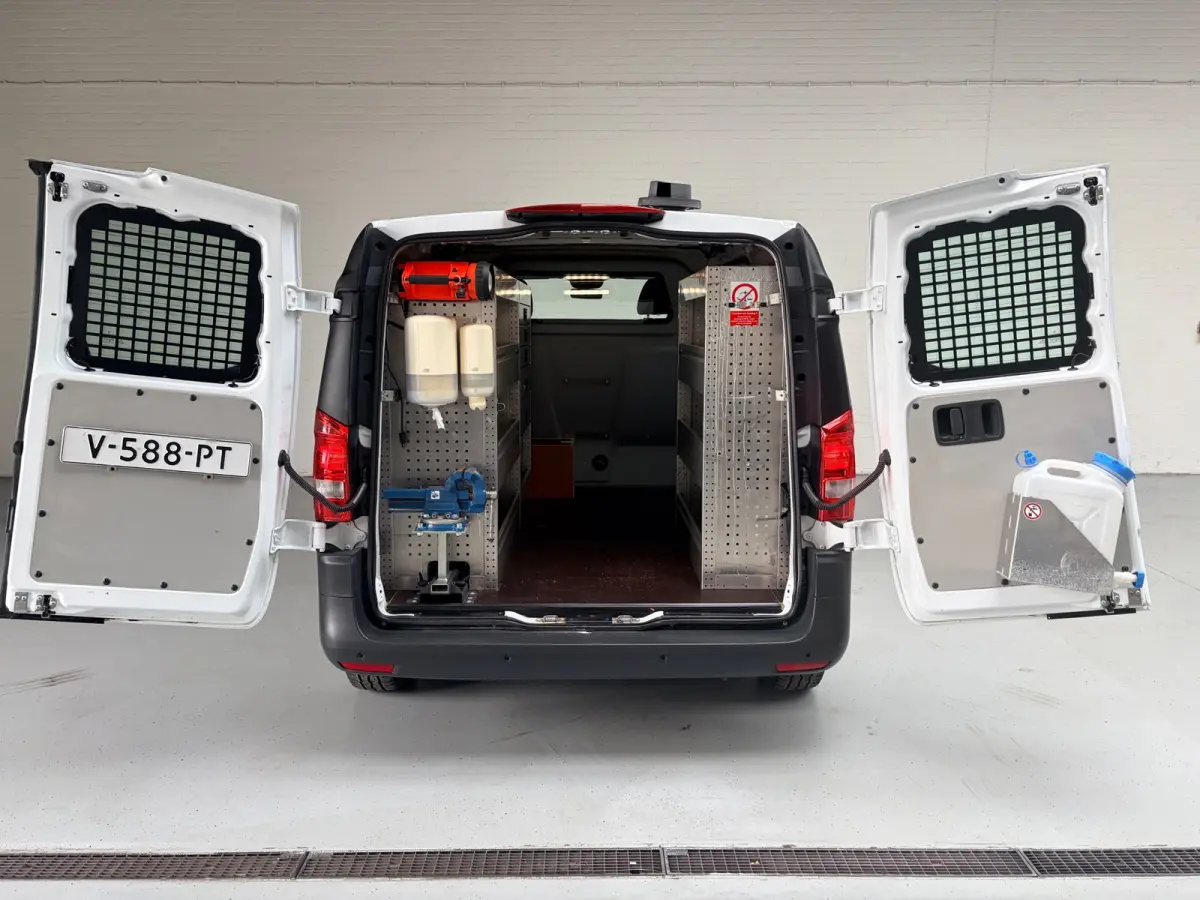 Servicewagen Automaat 114 CDI 140pk L1H1 BOTT inrichting, Victron omvormer v230, Standkachel, RIJKLAARPRIJS!