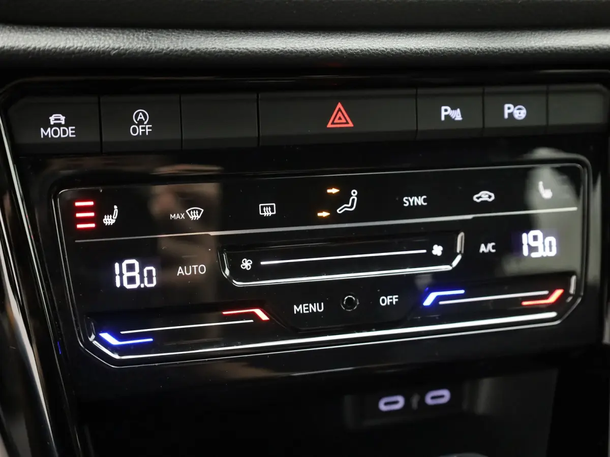 1.5 TSI R-Line | IQ Light | Navi | Stoelverw. | Prijs Rijklaar!!