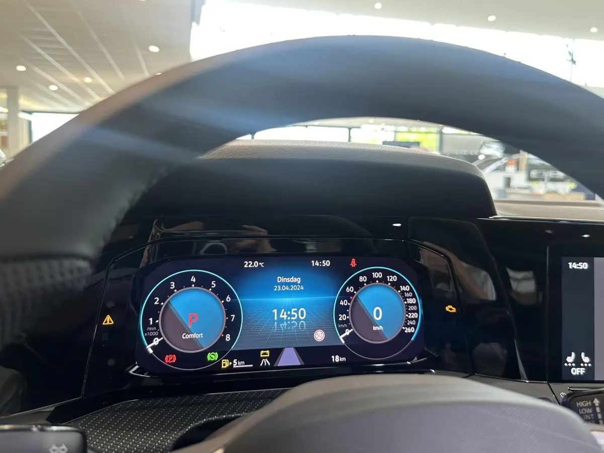 1.5 eTSI R-Line Business+ | Panoramisch dak | Harman & Kardon Audio | Camera | Elektrische achterklep | Heads-up display |