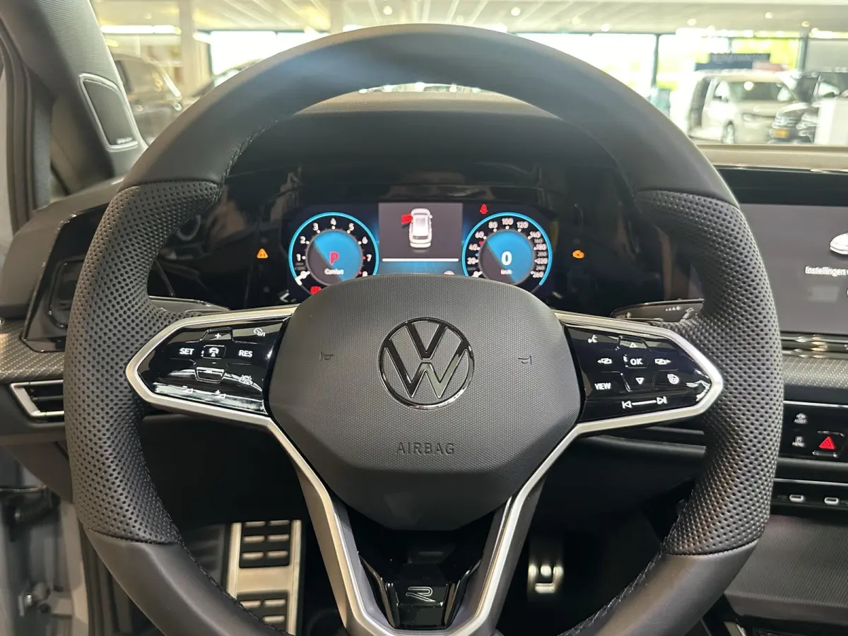 1.5 eTSI R-Line Business+ | Panoramisch dak | Harman & Kardon Audio | Camera | Elektrische achterklep | Heads-up display |