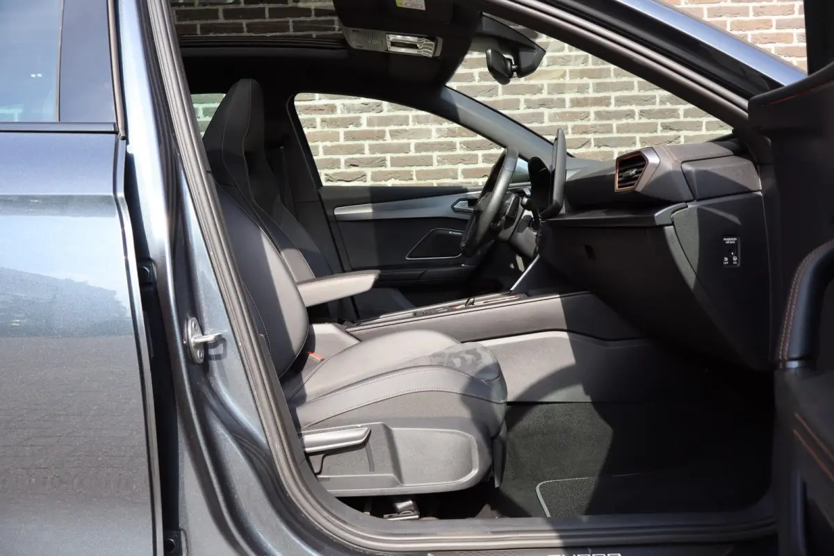 1.5 TSI e-Hybrid 204pk Business | Panoramadak | Navigatie | Achteruitrijcamera