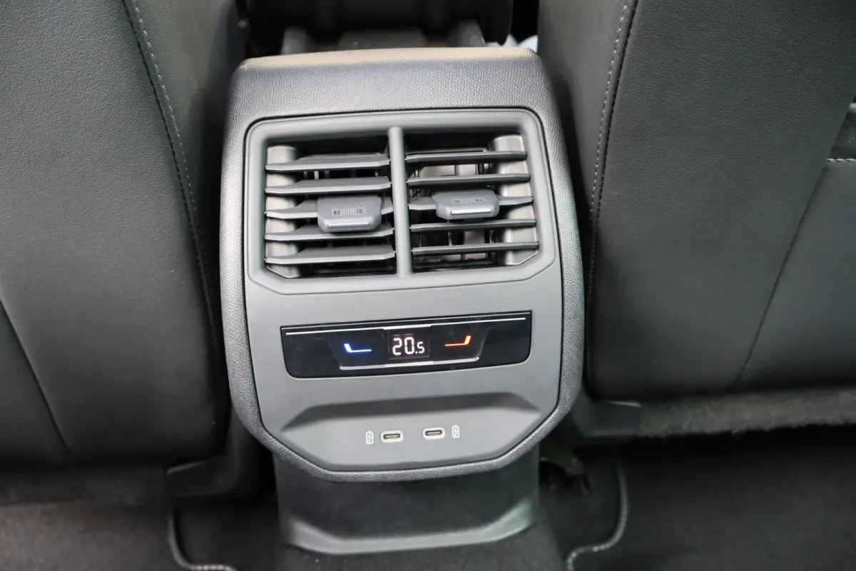 1.5 TSI e-Hybrid 204pk Business | Panoramadak | Navigatie | Achteruitrijcamera