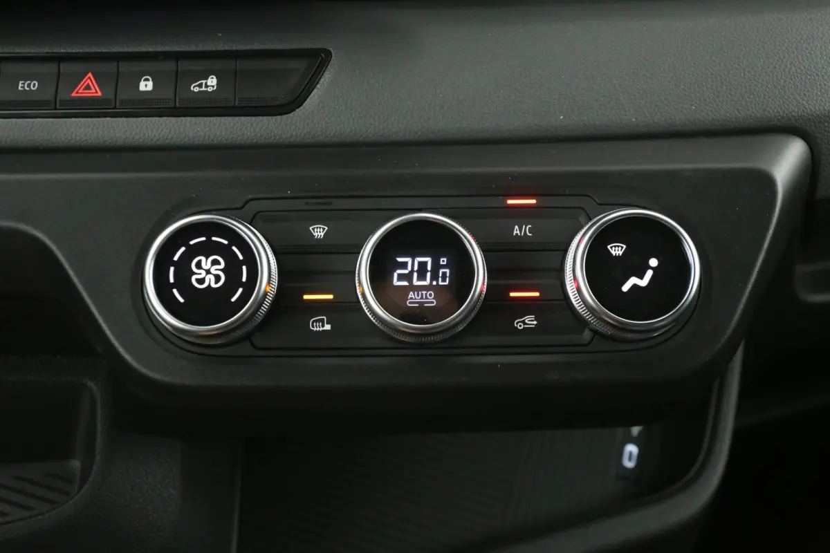 3.5t Long Range 87 kWh L2H2 | Snelladen | SOH 99% | Clima | Camera | Carplay | Virtual | Cruise | 3 Zits | Parkeersens. | LED