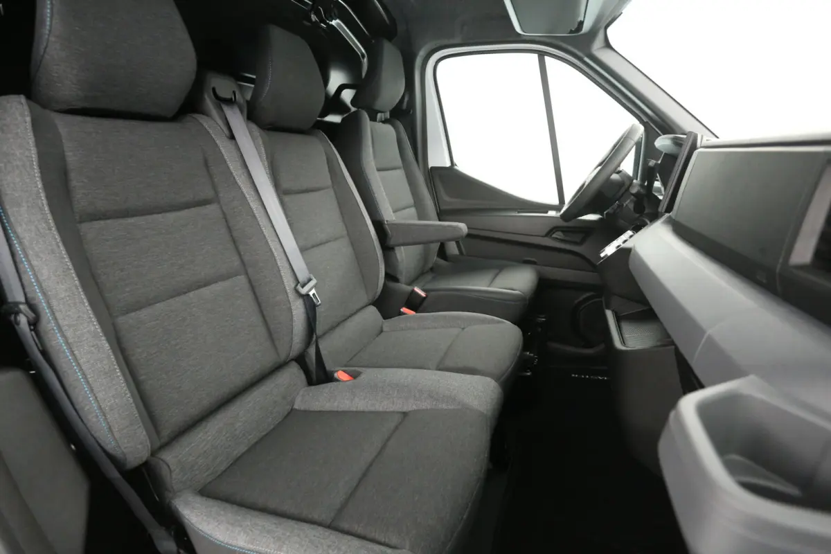 3.5t Long Range 87 kWh L2H2 | Snelladen | SOH 99% | Clima | Camera | Carplay | Virtual | Cruise | 3 Zits | Parkeersens. | LED