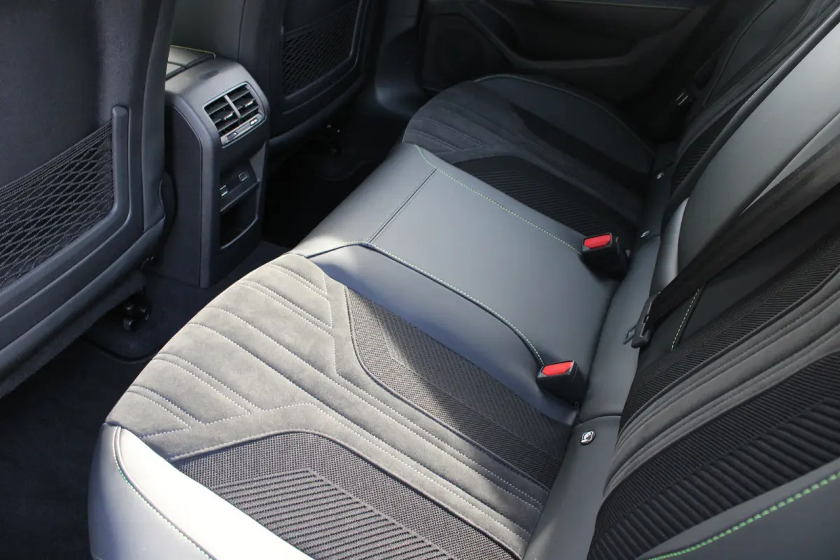 GT 54 kWh | SOH 98% | Fase 3 laden | Nieuw model | 6.500km | Warmtepomp | Luxe stoelen | Alcantara |