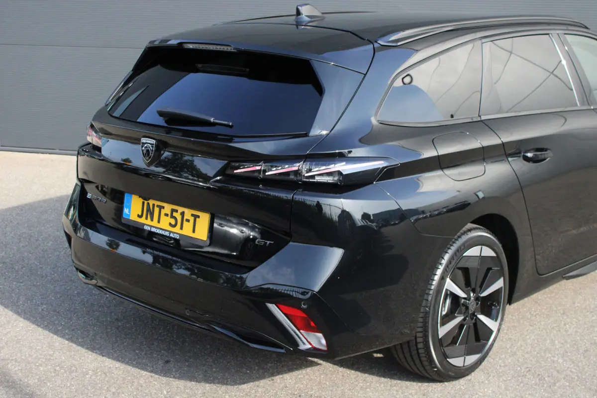 GT 54 kWh | SOH 98% | Fase 3 laden | Nieuw model | 6.500km | Warmtepomp | Luxe stoelen | Alcantara |