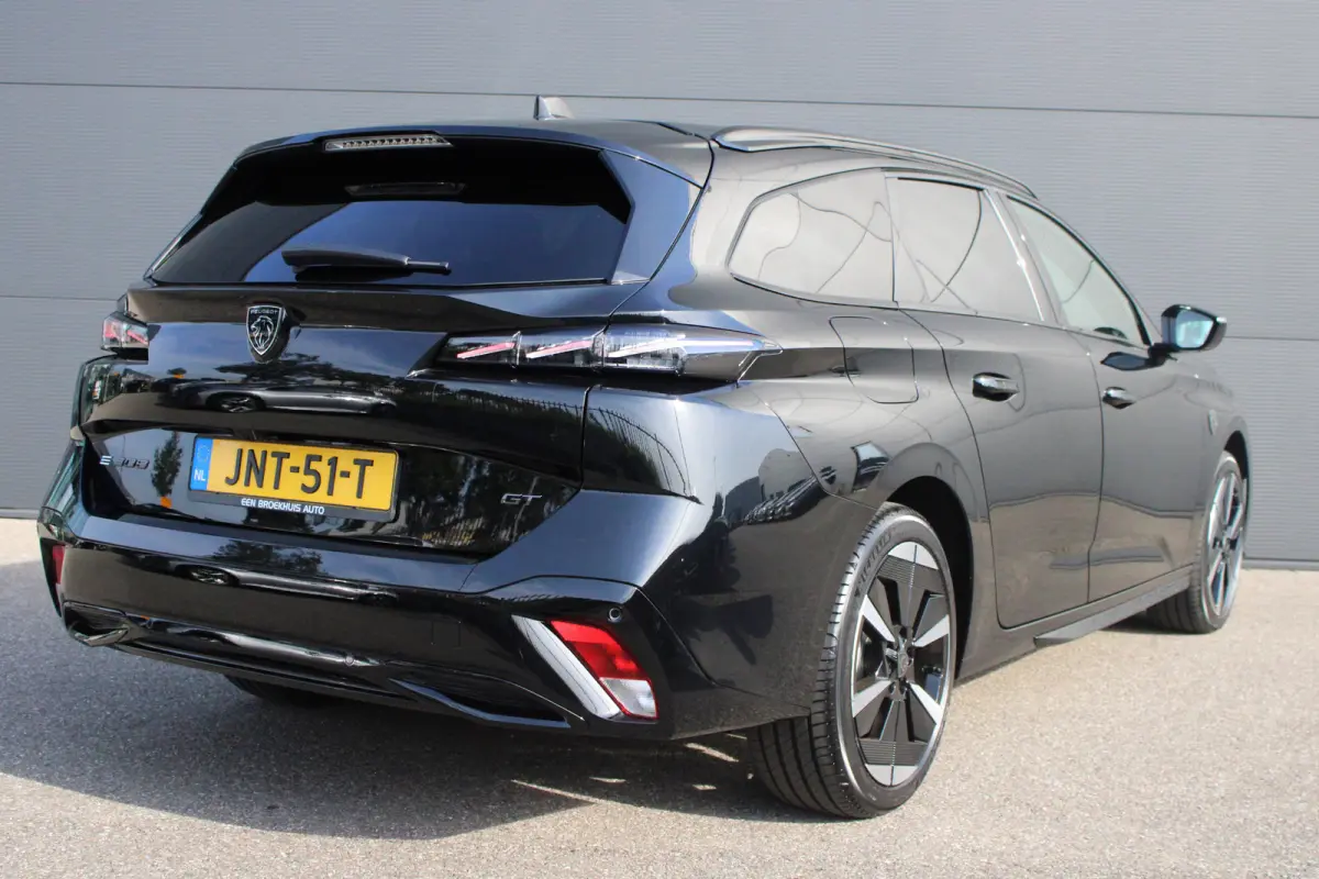 GT 54 kWh | SOH 98% | Fase 3 laden | Nieuw model | 6.500km | Warmtepomp | Luxe stoelen | Alcantara |