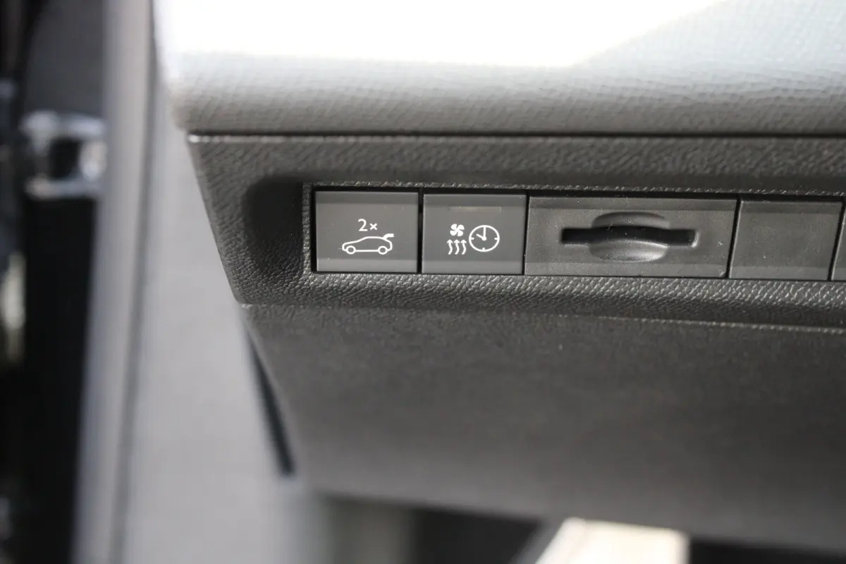 GT 54 kWh | SOH 98% | Fase 3 laden | Nieuw model | 6.500km | Warmtepomp | Luxe stoelen | Alcantara |