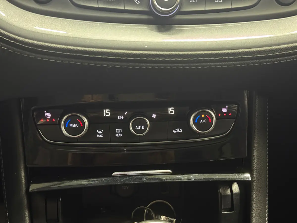 1.2 Turbo Business Executive Aut.|Trekhaak|NAP| Navi | Camera | Blindspot | Stuur- & Stoelverwarming|Cruise