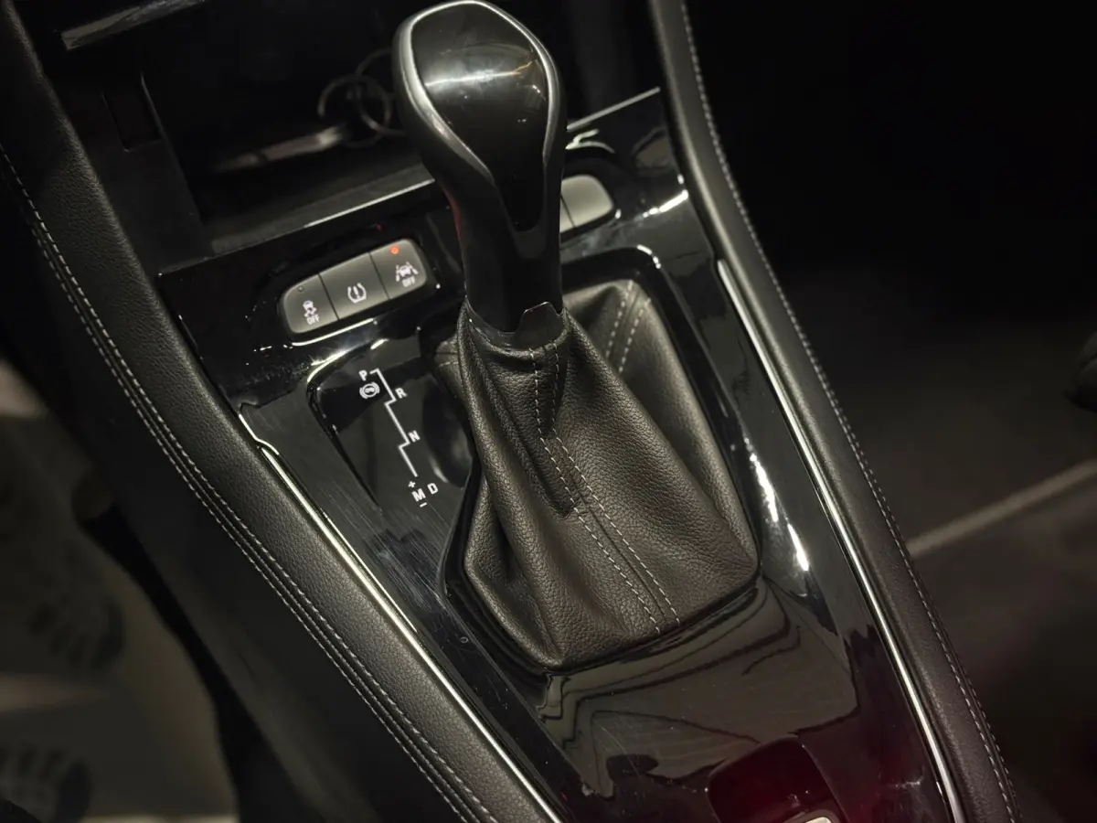 1.2 Turbo Business Executive Aut.|Trekhaak|NAP| Navi | Camera | Blindspot | Stuur- & Stoelverwarming|Cruise