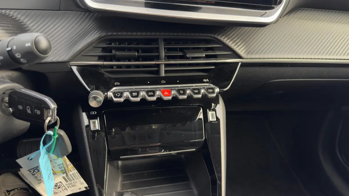 Hybrid 100 e-DCS6 Allure | NL auto | Parkeer sensoren voor & achter | Apple Carplay / Android Auto | 16" LMV | Climate Control |