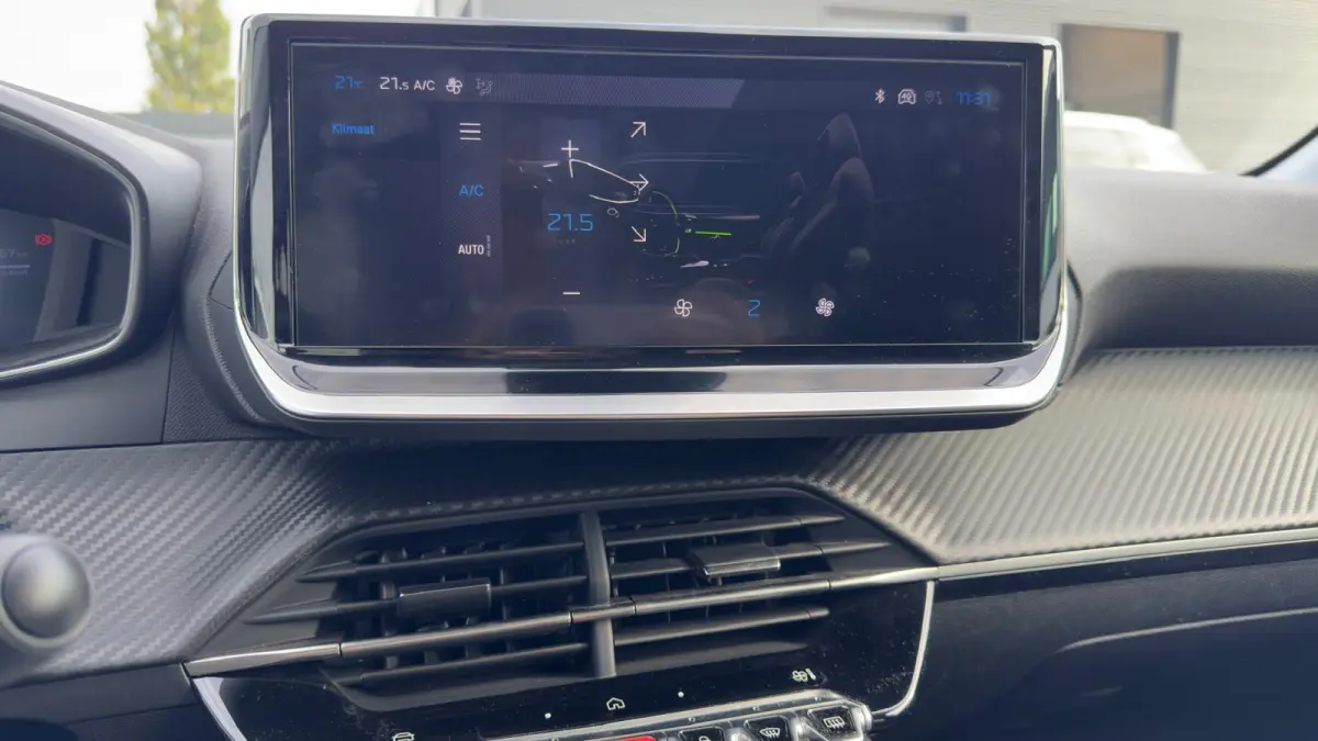 Hybrid 100 e-DCS6 Allure | NL auto | Parkeer sensoren voor & achter | Apple Carplay / Android Auto | 16" LMV | Climate Control |