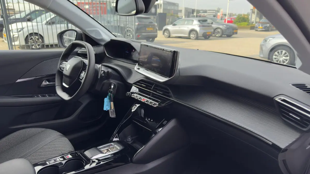 Hybrid 100 e-DCS6 Allure | NL auto | Parkeer sensoren voor & achter | Apple Carplay / Android Auto | 16" LMV | Climate Control |