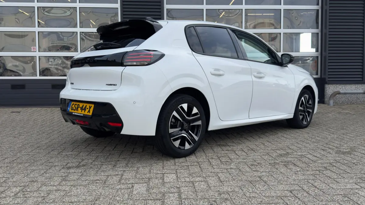 Hybrid 100 e-DCS6 Allure | NL auto | Parkeer sensoren voor & achter | Apple Carplay / Android Auto | 16" LMV | Climate Control |