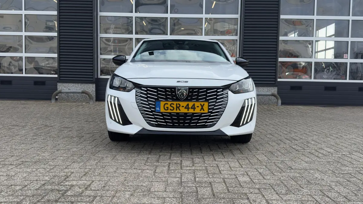 Hybrid 100 e-DCS6 Allure | NL auto | Parkeer sensoren voor & achter | Apple Carplay / Android Auto | 16" LMV | Climate Control |