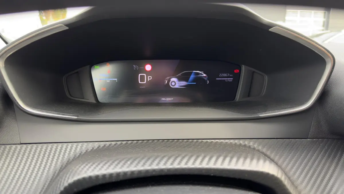 Hybrid 100 e-DCS6 Allure | NL auto | Parkeer sensoren voor & achter | Apple Carplay / Android Auto | 16" LMV | Climate Control |