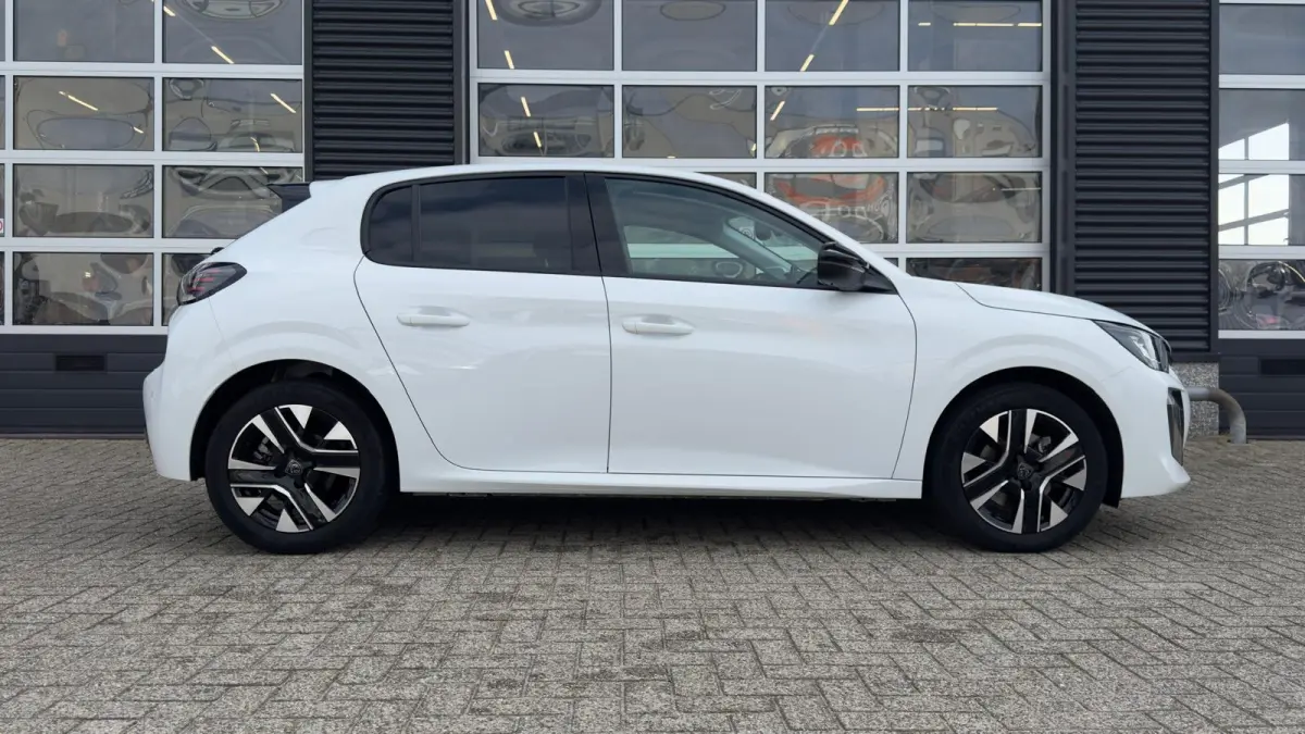 Hybrid 100 e-DCS6 Allure | NL auto | Parkeer sensoren voor & achter | Apple Carplay / Android Auto | 16" LMV | Climate Control |