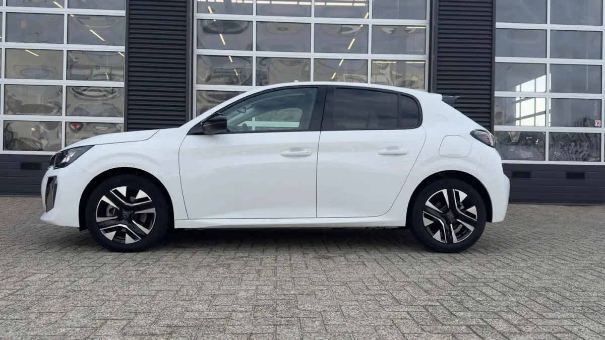 Hybrid 100 e-DCS6 Allure | NL auto | Parkeer sensoren voor & achter | Apple Carplay / Android Auto | 16" LMV | Climate Control |