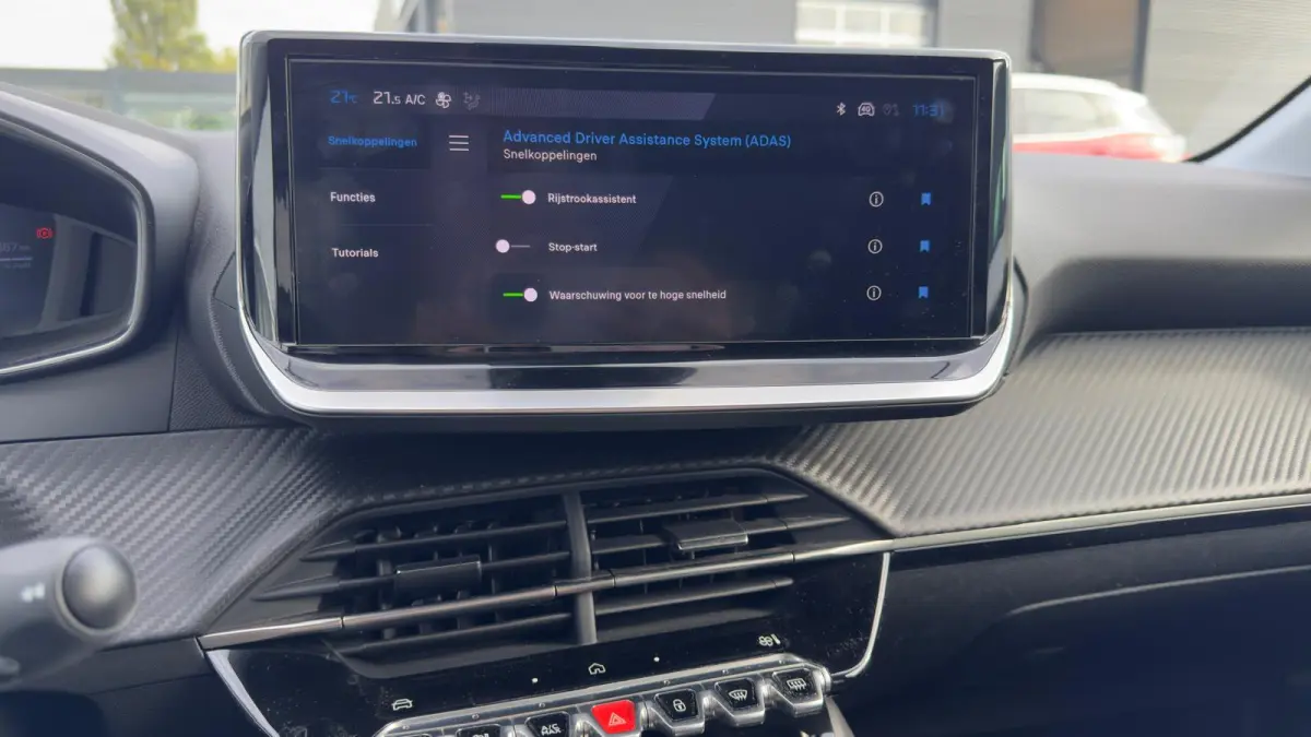 Hybrid 100 e-DCS6 Allure | NL auto | Parkeer sensoren voor & achter | Apple Carplay / Android Auto | 16" LMV | Climate Control |