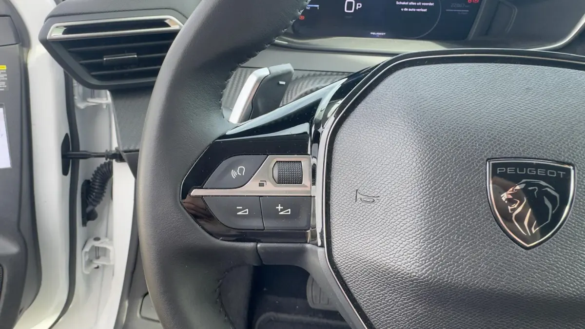 Hybrid 100 e-DCS6 Allure | NL auto | Parkeer sensoren voor & achter | Apple Carplay / Android Auto | 16" LMV | Climate Control |