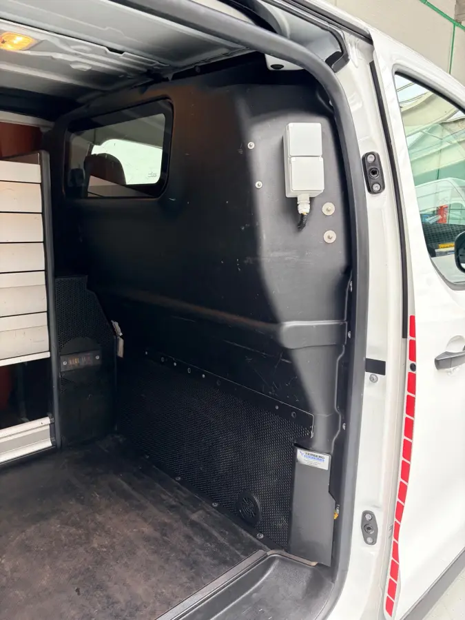 Servicewagen 1.5 BlueHDI 100 M Club euro6 L2H1 V230 omvormer BOTT inrichting Trekhaak, RIJKLAARPRIJS!