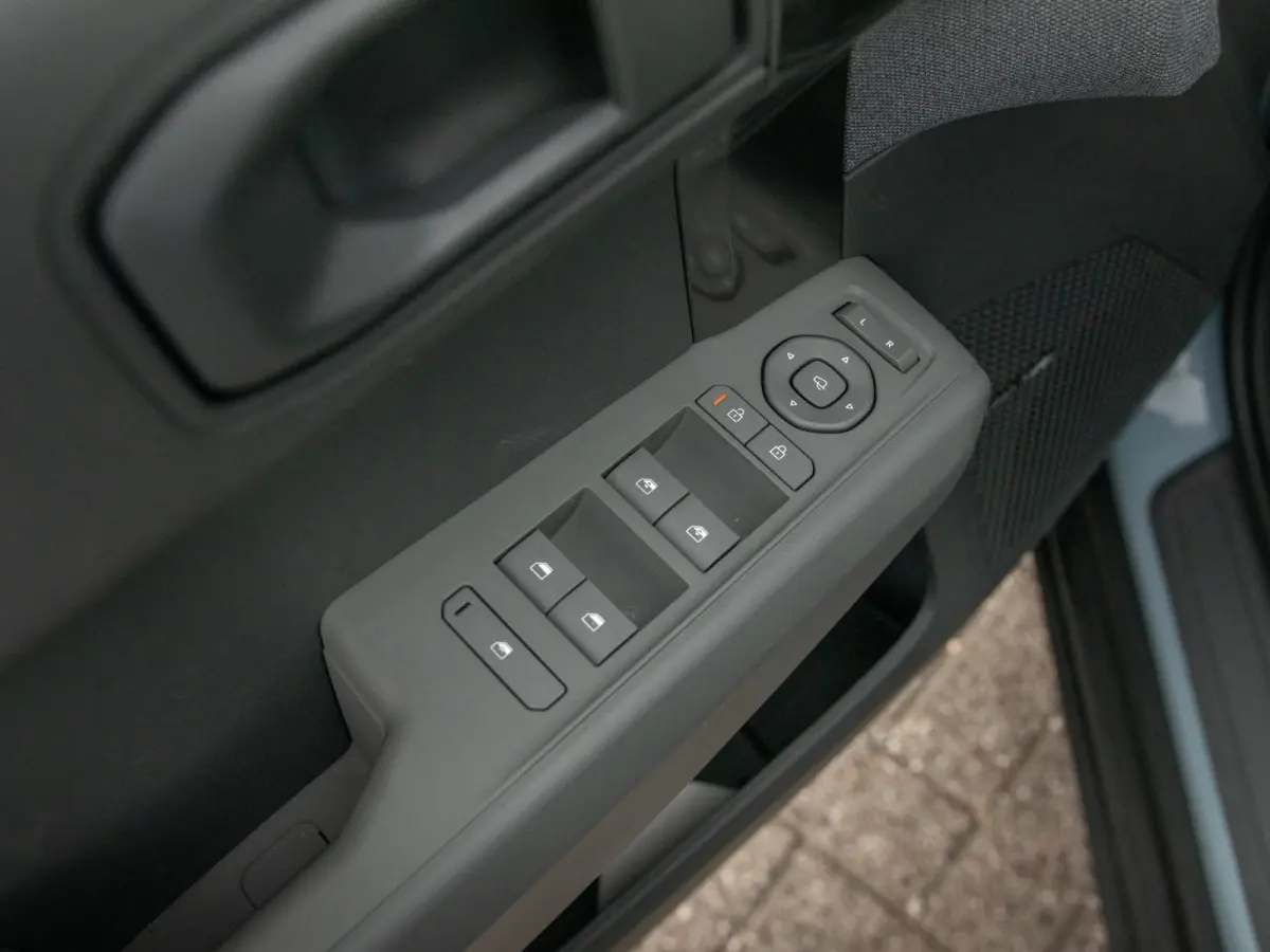 Plus Advanced 81.4 kWh l Long range l Schuifkantel dak l Stoel en stuurwielverwarming l Lederlook bekleding l Accu SOH 99,1 % l