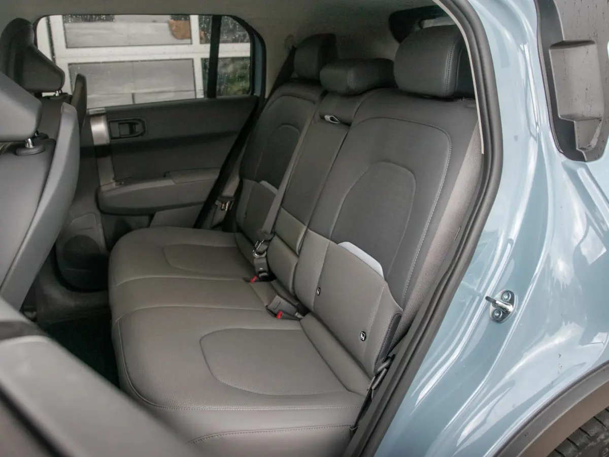 Plus Advanced 81.4 kWh l Long range l Schuifkantel dak l Stoel en stuurwielverwarming l Lederlook bekleding l Accu SOH 99,1 % l