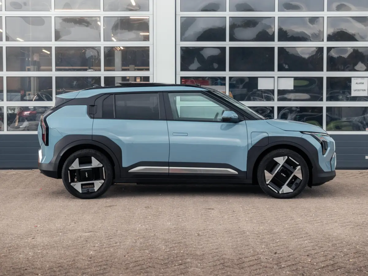 Plus Advanced 81.4 kWh l Long range l Schuifkantel dak l Stoel en stuurwielverwarming l Lederlook bekleding l Accu SOH 99,1 % l