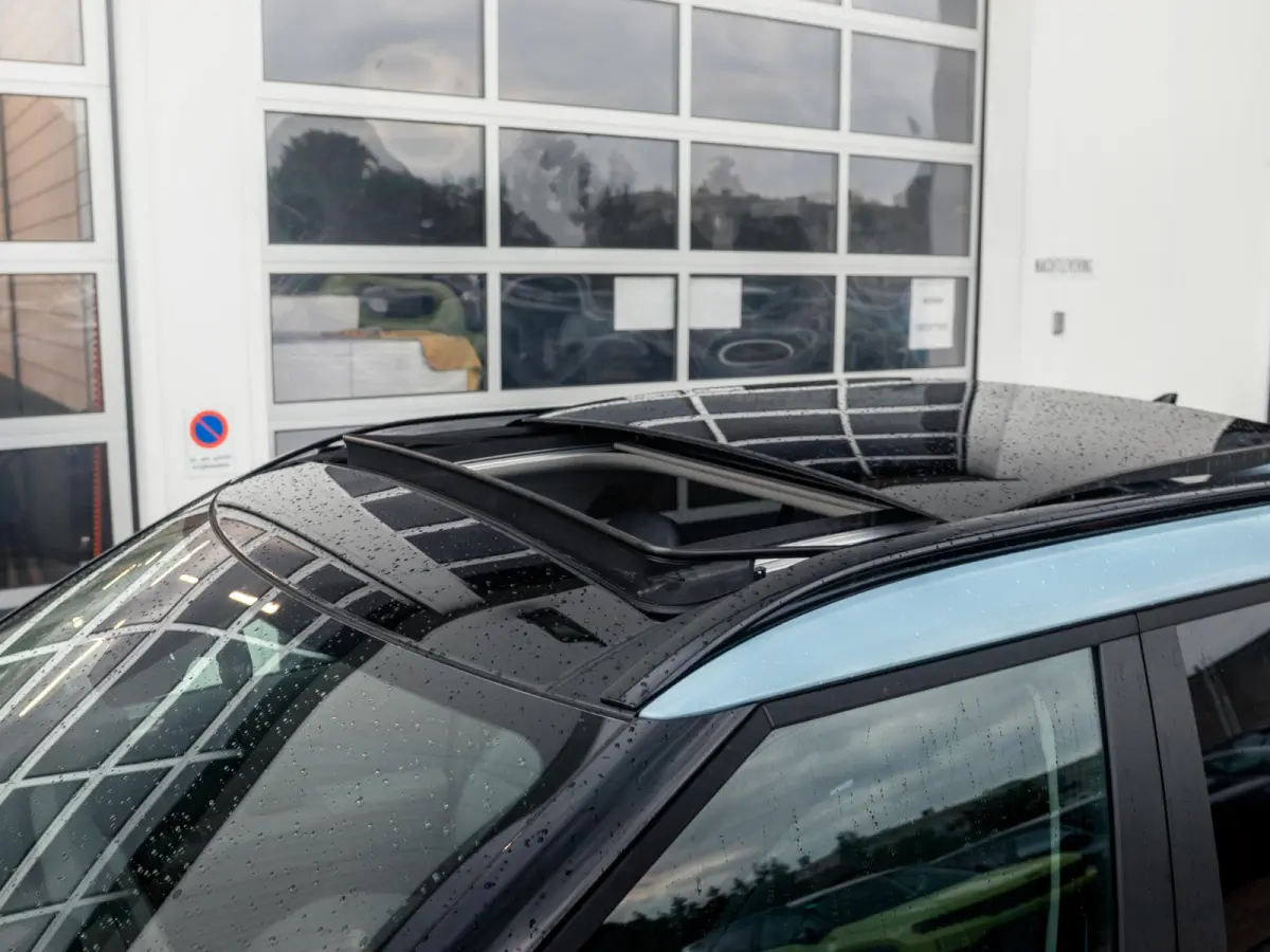 Plus Advanced 81.4 kWh l Long range l Schuifkantel dak l Stoel en stuurwielverwarming l Lederlook bekleding l Accu SOH 99,1 % l