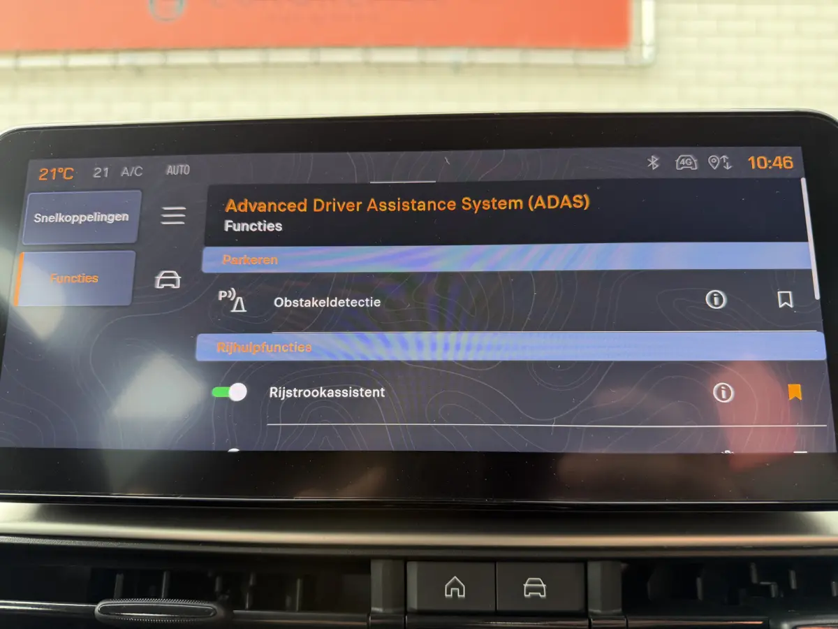 1.2 e-Hybrid Altitude (Elektrische Klep - JBL - Keyless Entry - Adaptieve Cruise Controle - LED - Automatische Airco - Navigatie - Apple Carplay)