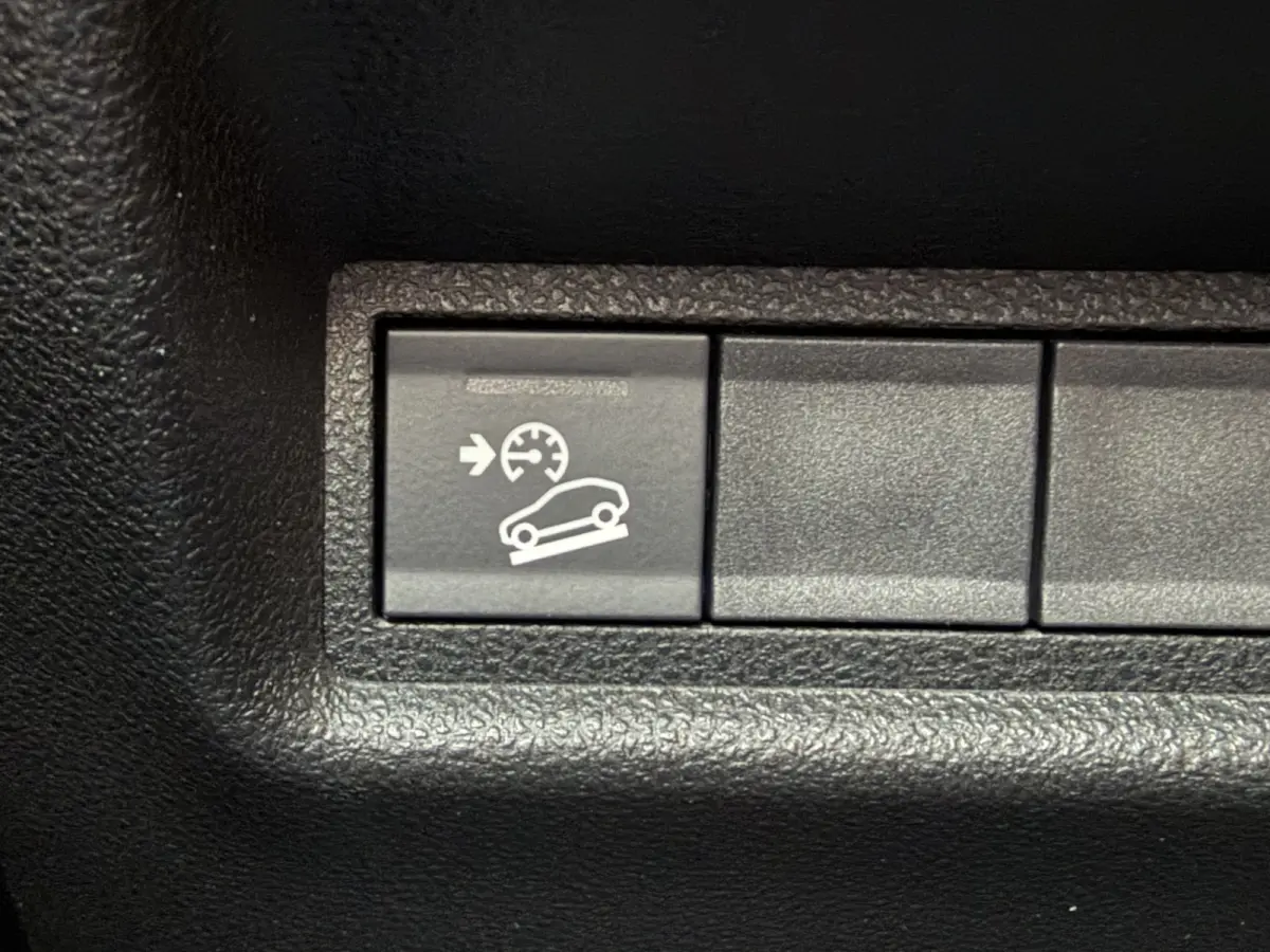 1.2 e-Hybrid Altitude (Elektrische Klep - JBL - Keyless Entry - Adaptieve Cruise Controle - LED - Automatische Airco - Navigatie - Apple Carplay)