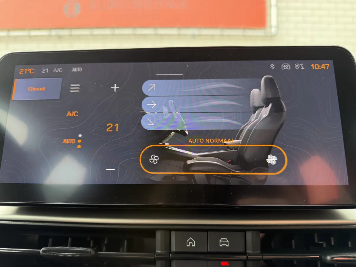 1.2 e-Hybrid Altitude (Elektrische Klep - JBL - Keyless Entry - Adaptieve Cruise Controle - LED - Automatische Airco - Navigatie - Apple Carplay)